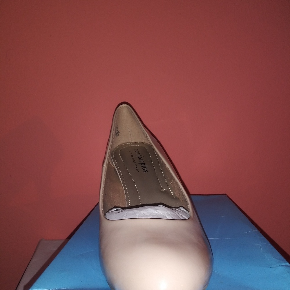 👠 - Picture 3 of 3